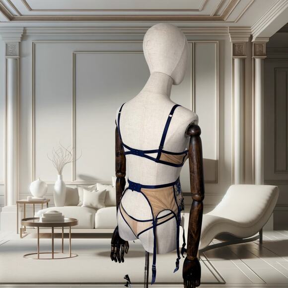 Dita Von Teese Femmoiselle 3-Piece Set | Bra 34B + G-String XS + Suspender S - Picture 4 of 8